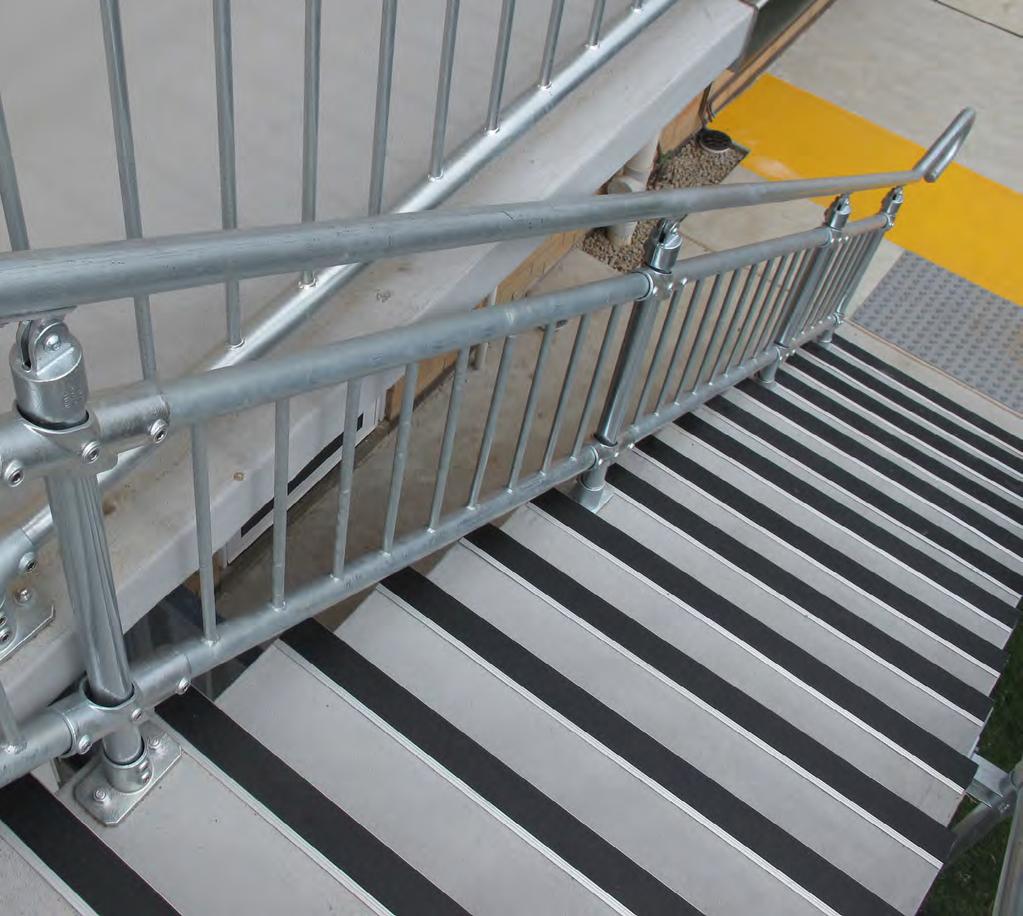 moddex.com.au 42 Product Guide Tredmaxx Type GLA212 Tredmaxx Non-Slip Safety delivers non-slip surfacing and stair nosing for internal or external stairs, walkways and platforms.
