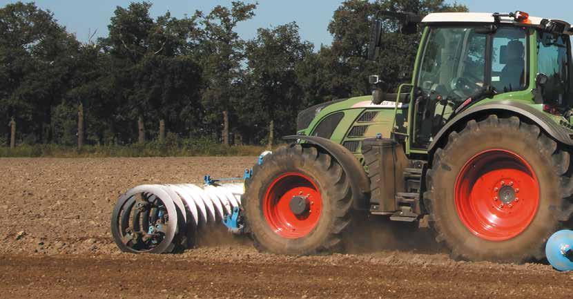 The spring steel, cross-shaft between the lower link arms absorbs shocks and protects tractor and