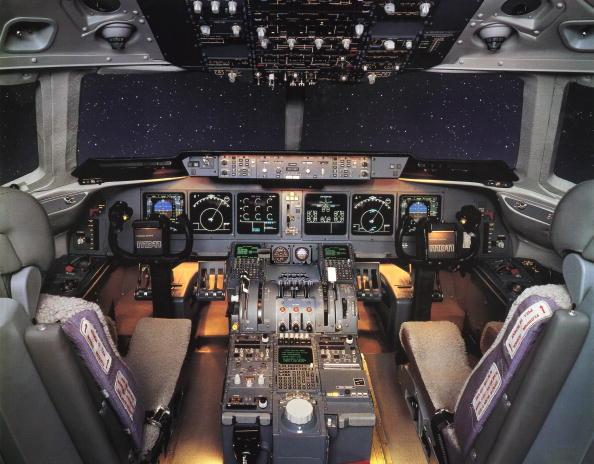 MD-11 COCKPIT 6 ACROSS MULTIFUNCTION FLAT PANEL DISPLAYS THIS