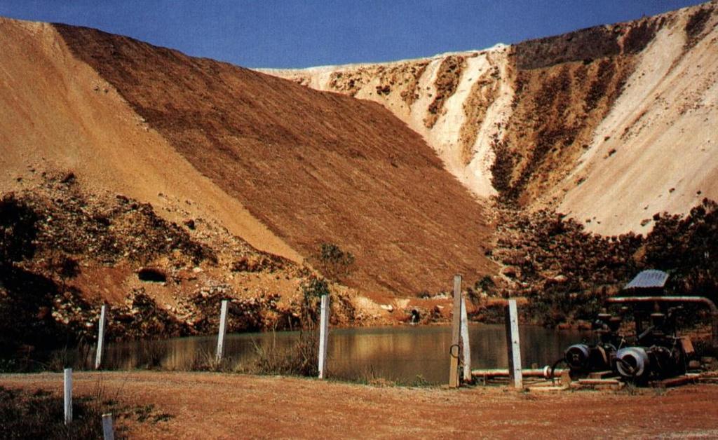 Pocos de Caldas Mining Site - Brazil July-1998 Monitoring Program (jan/90 to may/97) ph ~ 3 U = 80 Bq/L