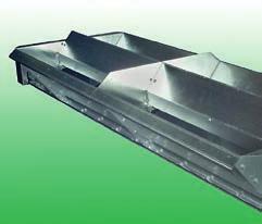 A number of flights are complete with plastic flaps, which clean the bottom of the conveyor box. The chain can be supplied with return buckets for return transport of material in the conveyor.
