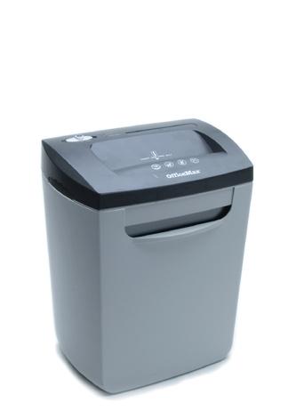 competitive analysis // product offerings This product line is produced by a single manufacturer. The retailer then sells the shredders based on size, features, and specs.