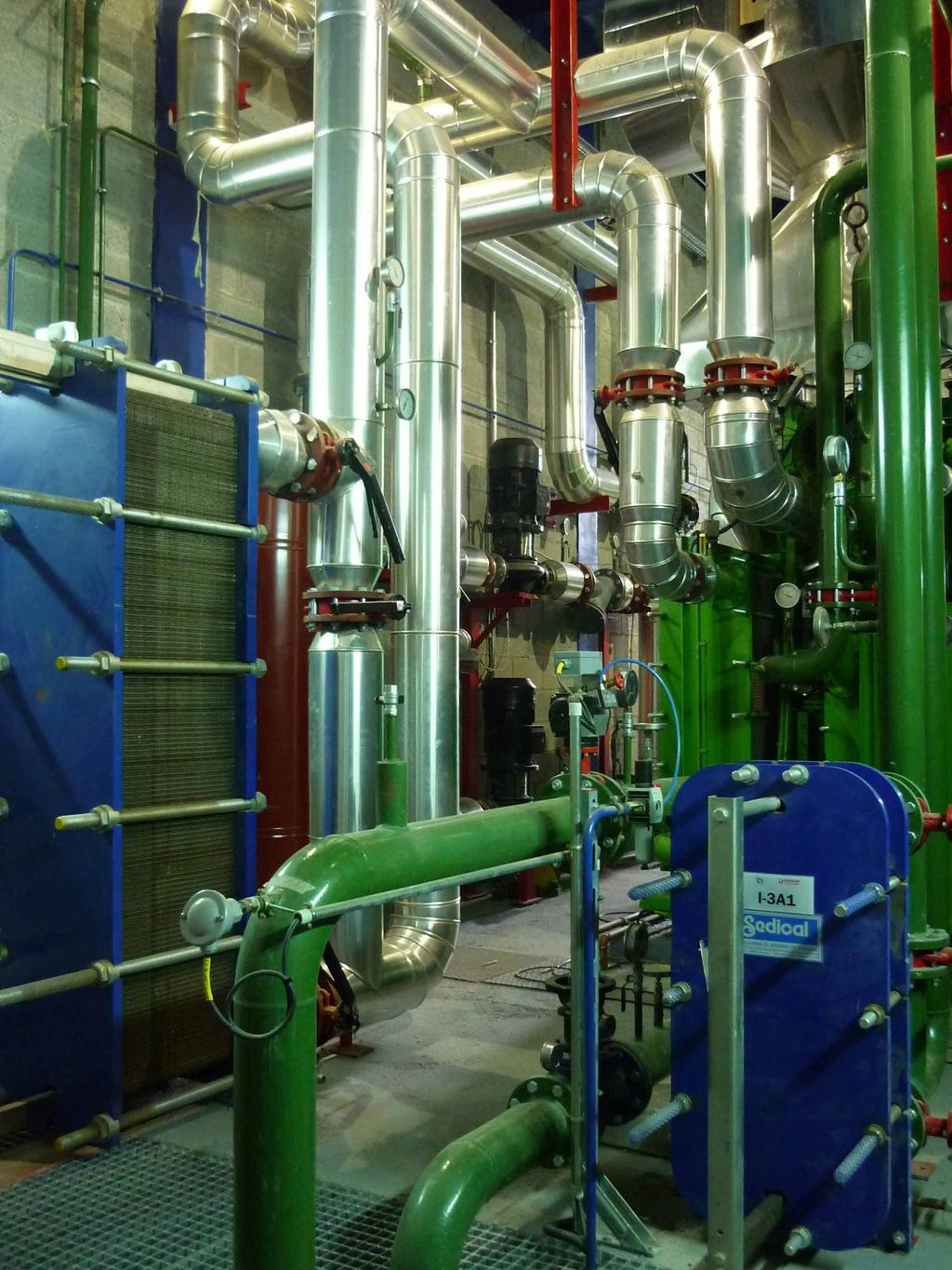 The hot water produced is injected directly into the district heating
