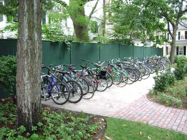 SITE To encourage alternatives to driving, all occupants of Longfellow Hall, as have access to Harvard s CommuterChoice Program, which provides incentives, such as discounts, for all modes of