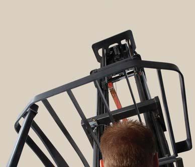 Competitor Fore/Aft Stance RM 6000 Side Stance The most challenging reach truck operation is retrieving a pallet at height. And with only a 3.