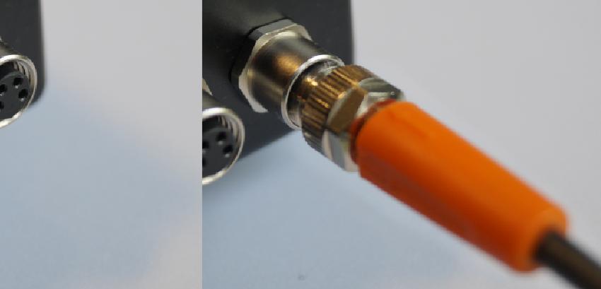 Connect the female part of the cable to the male connector of the flow