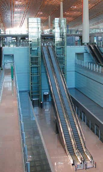 The 192 elevators and escalators in 900 000 m 2 area were linked to the KONE E-link monitoring system to guarantee high service level and