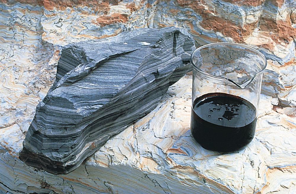 Oil Shale Oil shales contain kerogen After distillation: shale oil 72% of the world s reserve is in arid areas of western United States;