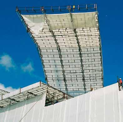 Traditional sheeting HAKITEC 750 can be covered with the traditional HAKITEC sheeting on braced guardrail frames with the aid of fixing beams. The sheeting is of heavily reinforced LD polythene.