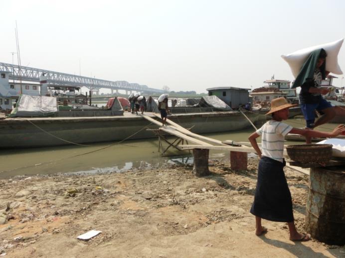 Ayeyarwady River Pakokku Mandalay 河岸 (
