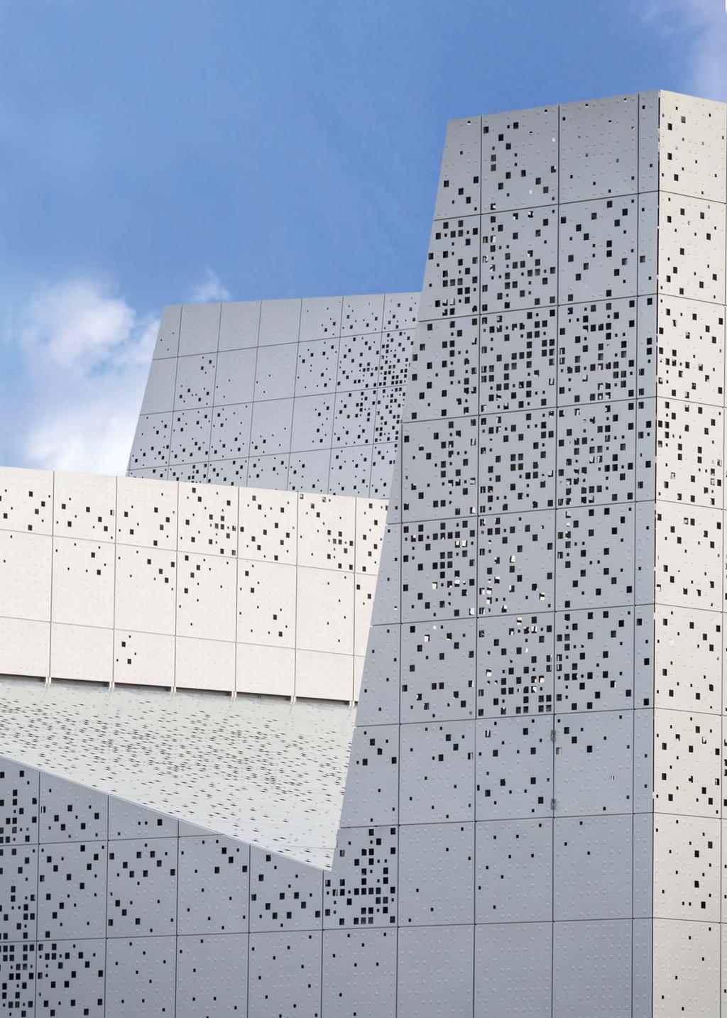 Cleaning PVdF coatings provide an easy to clean surface. In contrast to polyster-coated aluminium cladding, ff2 and ff3 facades are dirt-repellent and require very little maintenance.
