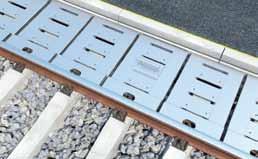 ) Rubber panels are installed as follows Apply installation compound to the rail head, the groove on the kerb and the tongue/groove joint of the panels.