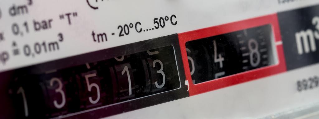 Issues to consider Energy Safety Reading your meters If you inform us that there is nobody over the age of 18 on your premise that is able to read the meter, we will arrange to send a meter reader to