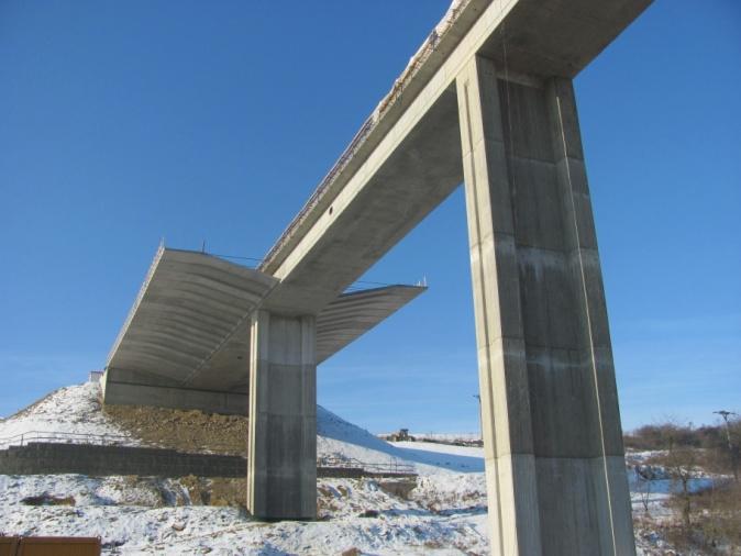 Figure 11. Bridge D1 202 construction. Figure 12. Bridge D1 217 construction.
