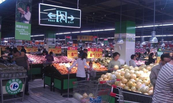 Modern Retailing in Carrefour Hypermarket in Shanghai Lianhua Supermarket in Shanghai