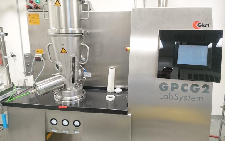 In general, the use of particle size, as well as moisture and API content measuring devices, can be utilized to gain full process understanding at an economic scale.