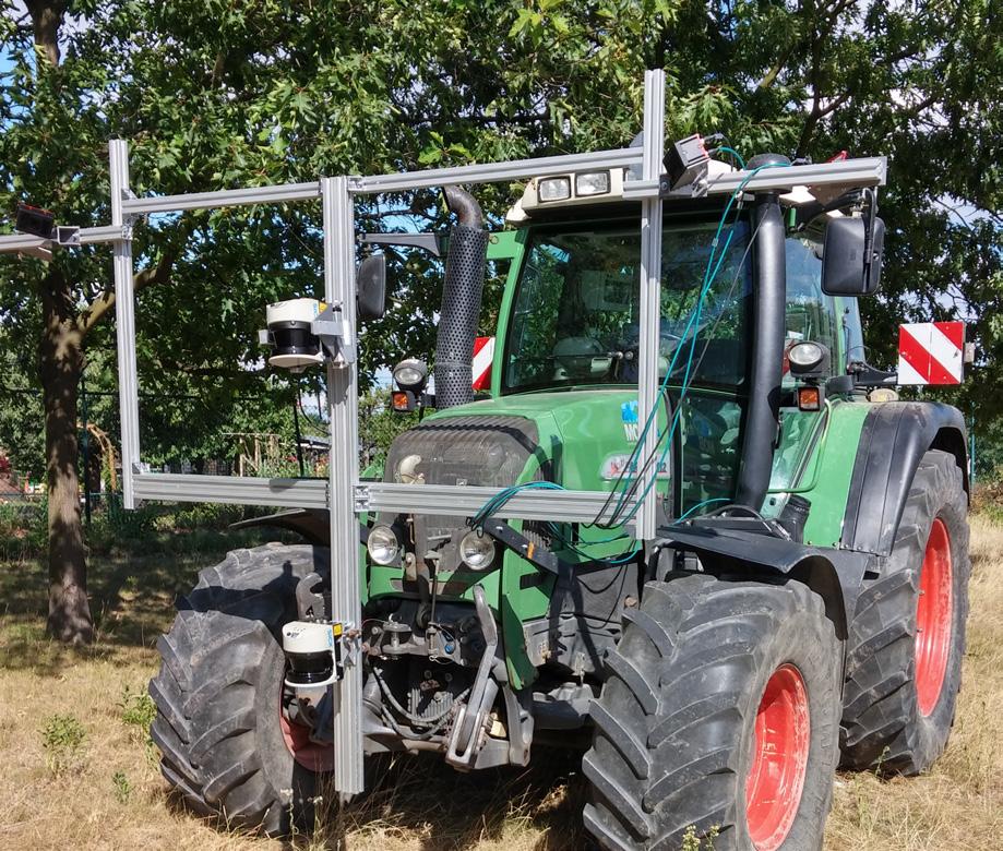 Fig ure 1: Prototype setup for testing environmental sensors of the slave tractor Fig ure 2: Safety concept of the electronic drawbar Safety Concept and State Machine Safety is a key aspect in the