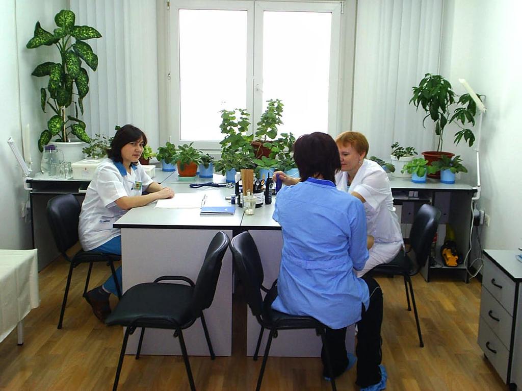Employees Medical office at Severnaya Neft shift camp Employee Health Improvement In 2009, the Company continued to implement its health program, whose main objective was to reduce overall illness