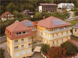 Good Examples: Solar Thermal Example 2 HOTEL In the course of a complete renovation of the hotel solar thermal installation was installed to heat water.