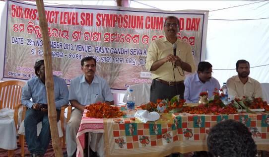 As a strategy of extension, Pragati organised a 5 th District-Level Symposium on SRI in 2013, held in Raising Gram Panchayat with an objective to highlight this System of Ragi Intensification.