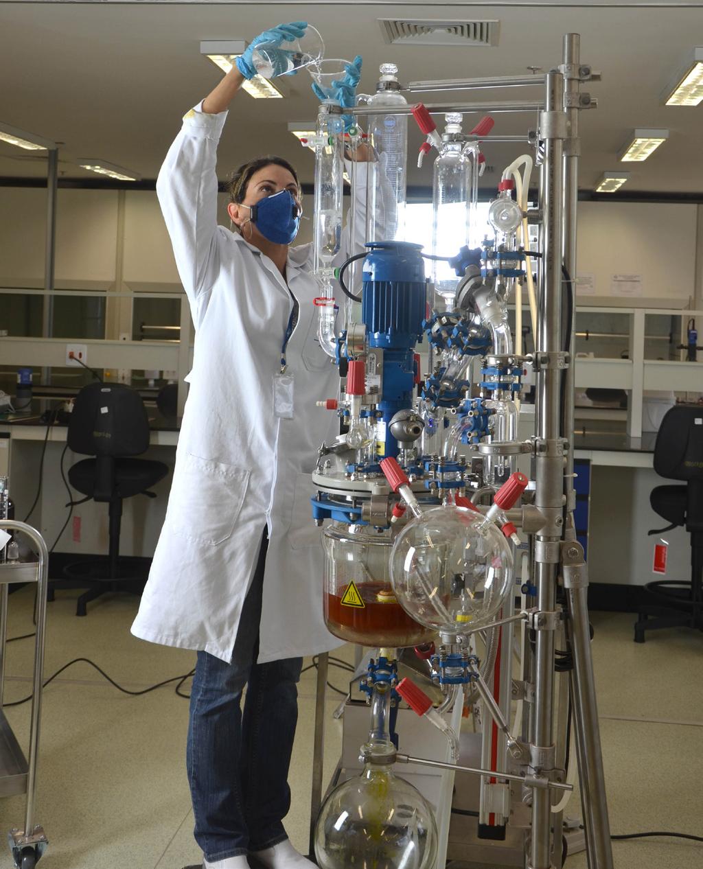 Chemical Processes Laboratory (LPQ) At LPQ research projects are conducted to add value to biomass, and agricultural and agro-industrial wastes, through compaction, esterification,