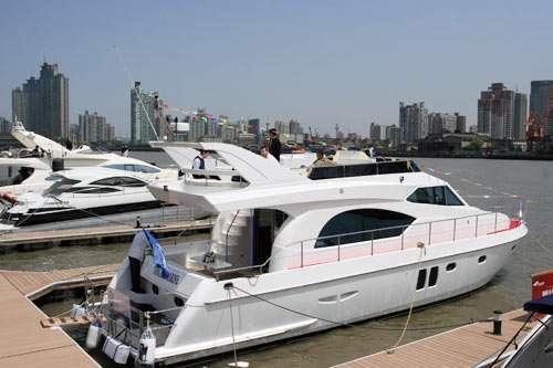build travel boat docks and yacht docks and