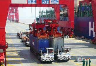 Promoting energy conservation and emission reduction, Shanghai port is determined to become