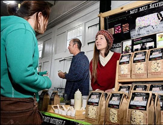 Page 3 June 2011 S Y R A C U S E S RE G I O N A L MAR K E T Vendors Lisa Zaccaglini (right) and Mike Shuster (center) sell their Mu Mu Muesli cereal product to Jane Schmid in early April at CNY