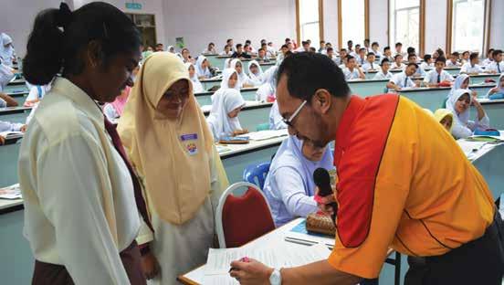 UEM Sunrise Berhad PT3 Examination Seminar with UEM Sunrise s PINTAR Adopted School Students EDUCATIONAL ENHANCEMENT The Company has been investing significantly into educational initiatives in the