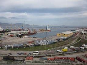 The location of the inland terminal is important The location of the terminal is essential: close to industrial activity in the area (imports or exports).
