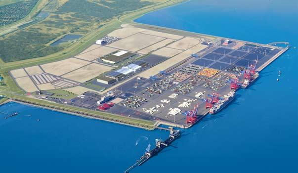 Space is at a premium in Europe s seaports. In many port regions companies that need more space for storage and logistics are already encountering limits to possible growth.