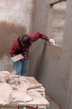 Subjects Covered: The correct method of measuring and cutting plasterboard The correct method of fixing plasterboard The application of sand and cement render and bonding as backing coats to brick