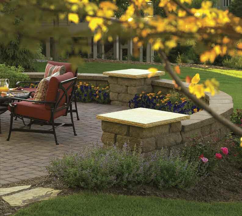 STANDARD RETAINING WALLS ANCHOR HIGHLAND STONE FREESTANDING WALL SYSTEM The Anchor Highland Stone Freestanding Wall System by Pavestone is crafted with the same earthen colors and rough-hewn texture