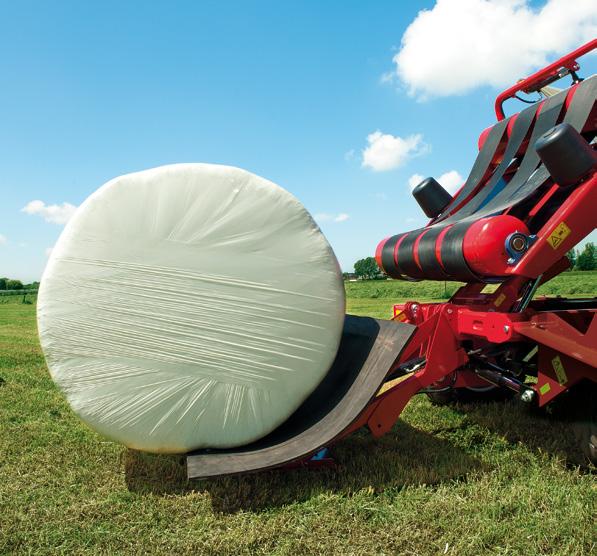 The PT 160 model has an adjustable loading arm allowing the machine to pick up both large and small bales.