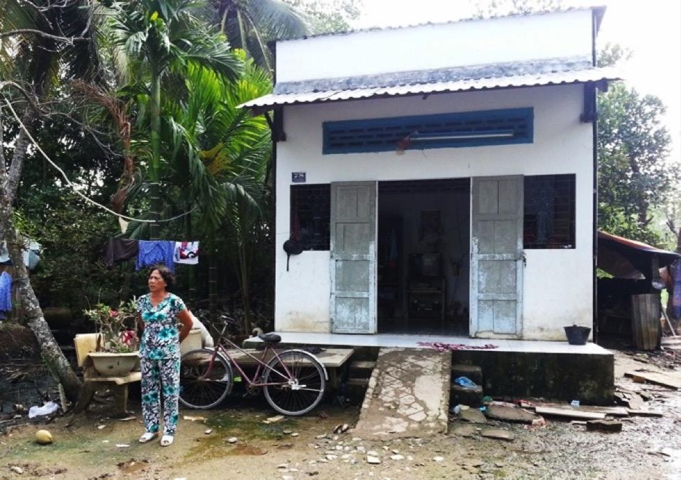 Can Tho Figure 10 House with raised floor Figure 10 Household furnishings raised off the floor to prevent flood damage Nguyen Ngoc Huy, ISET As of 2015, the local government (district and city level)