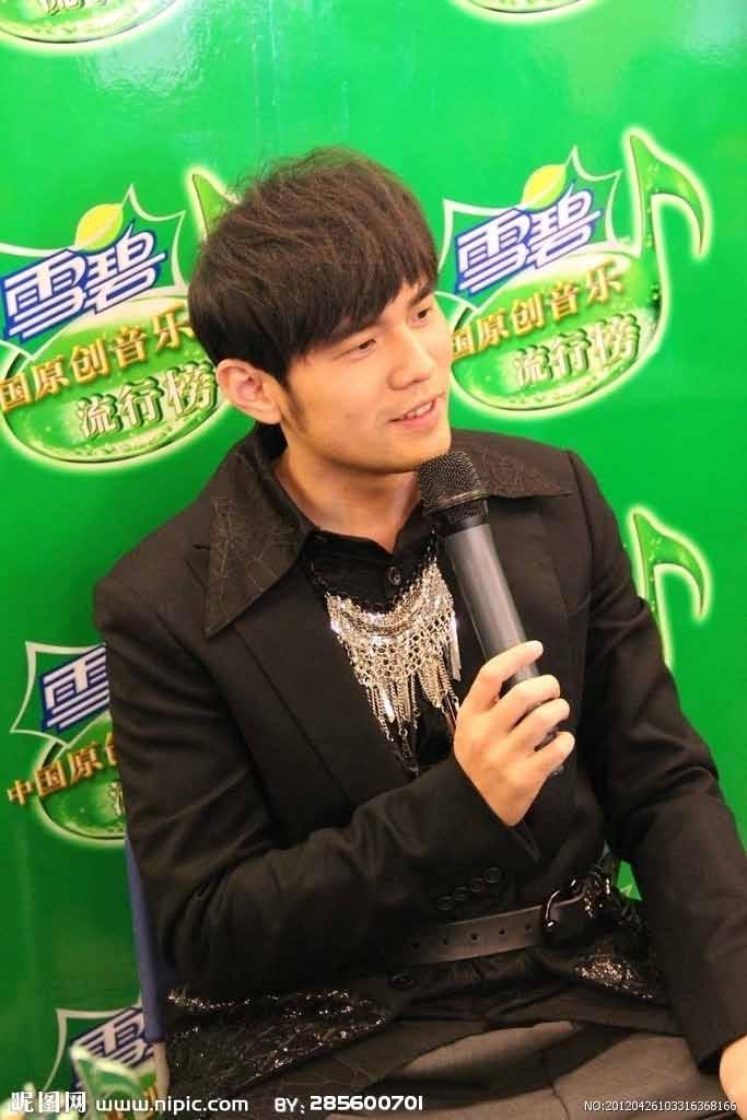 In many advertisements featuring Jay Chou, for example, the emphasis is always placed on his being rebellious, creative and playful, which are repeated so often that it is difficult for the consumers