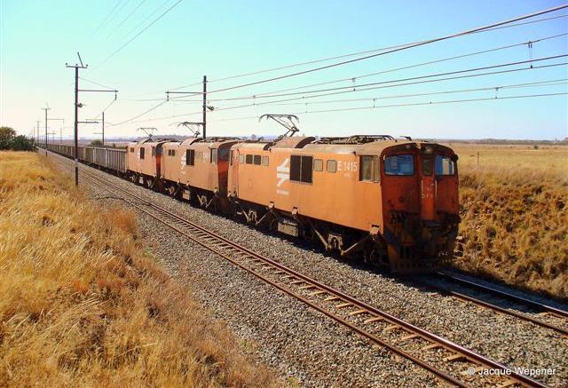 Mozambique) N12 (Johannesburg) Rail Extensive rail linking mining