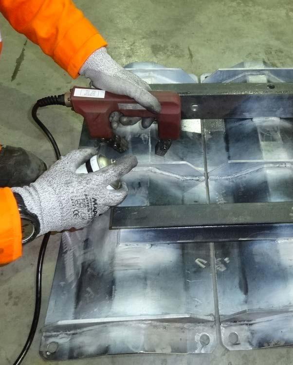 MPI Weld Testing Can be carried out relatively quickly and inexpensively MPI Procedure: Clean surface Apply white contrast paint Apply magnetic pulse to part while simultaneously applying magnetic