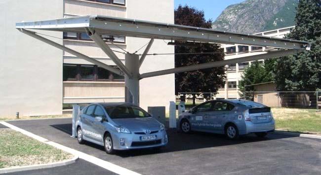 SOLAR MOBILITY 2 Solar Charging Stations operated from June 2010 to November 2012: 12 parking places at INES (ILLIOPARK) 6 parking places at CEA Grenoble (HELIOPHANE) 10 TOYOTA plug-in vehicles