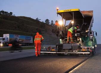3 4 3 The SUPER 1300-3 compact road paver has a high laydown rate and pave width of up to 5 m. 4 The articulated HD 90 tandem roller with two vibratory drums provides all-round visibility.
