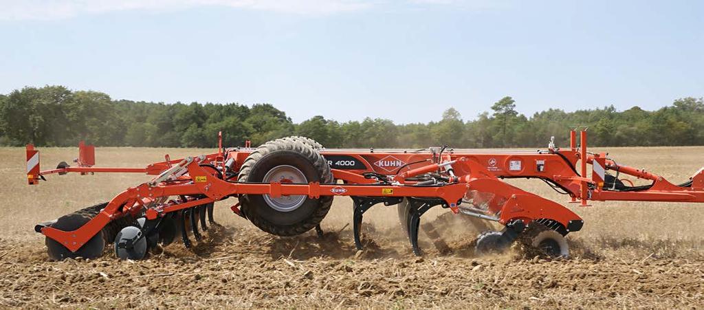 The double row of 510 mm independent discs cuts straw and roots to enhance decomposition.