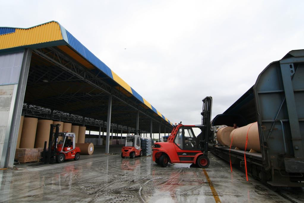 The Friuli Terminal Gate Services: Cargo handling of conventional railcars, swap bodies, containers and trucks Fast and flexible solutions for all sorts of freight and stuffing (or storing) demand;