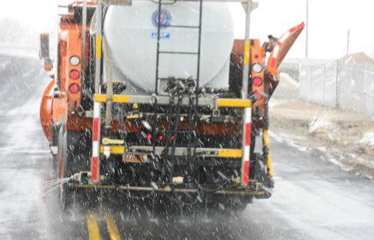 Utah Department of Transportation OM-12 Road Weather Management: Implement Standard Operating Procedure for Snow and Ice Control (2 points) Salt reduction Anti-icing program Chemical storage BMPs
