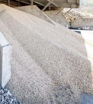 The use of secondary raw materials Recycled mullitic chamotte This group of recycled raw materials plays an important role in manufacturing medium alumina content refractory materials, for both