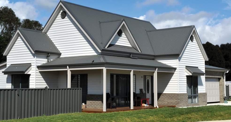 TM WEATHERBOARDS NULINE PLUS IS A WEATHERBOARD STYLE CLADDING SYSTEM.