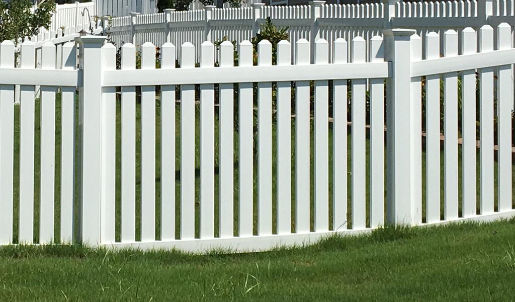 APPENDIX Fencing Styles (continued) Vinyl Picket Style Fence (This style fence is allowed in Creekshire Village, but not in Creekshire Estates) The photo above represents an acceptable style of