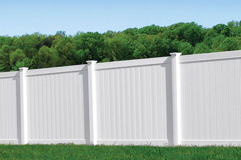 APPENDIX Fencing Styles (continued) White Vinyl Full Privacy Fence (This style fence is allowed in Creekshire Village, but not in Creekshire Estates) The photo above represents an acceptable style of