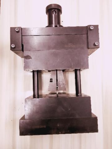 Face Loading Compression (ASTM D3410/ IITRI) This fixture is for determining the compressive strength of polymer matrix composite materials.