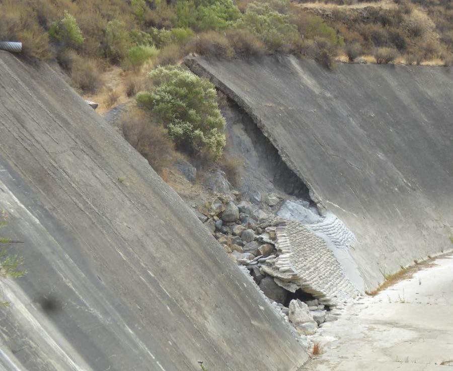 Damaged Spillway of Existing Dam New Facilities will Replace a Damaged 78-year-old Infrastructure Without repairs satisfactory to DSOD, the reservoir will be drained and downstream fisheries will be