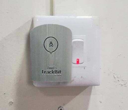 TrackBit attaches to employee or patient ID badges, sending out RF signals to indicate its presence.